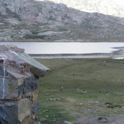 Source au lac de Ninu
